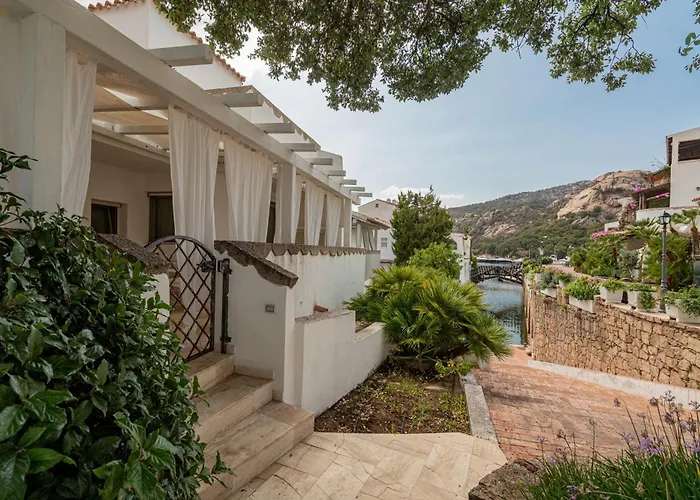 Apartman Poltu Quatu - Casa Di Charme Con Vista Darsena E Patio Privato Baja Sardinia