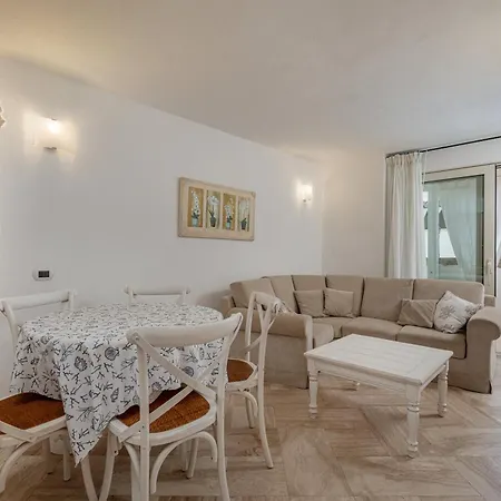 Poltu Quatu - Casa Di Charme Con Vista Darsena E Patio Privato Apartmán Baia Sardinia