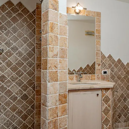 Poltu Quatu - Casa Di Charme Con Vista Darsena E Patio Privato