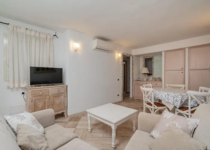 Poltu Quatu - Casa Di Charme Con Vista Darsena E Patio Privato 公寓 *