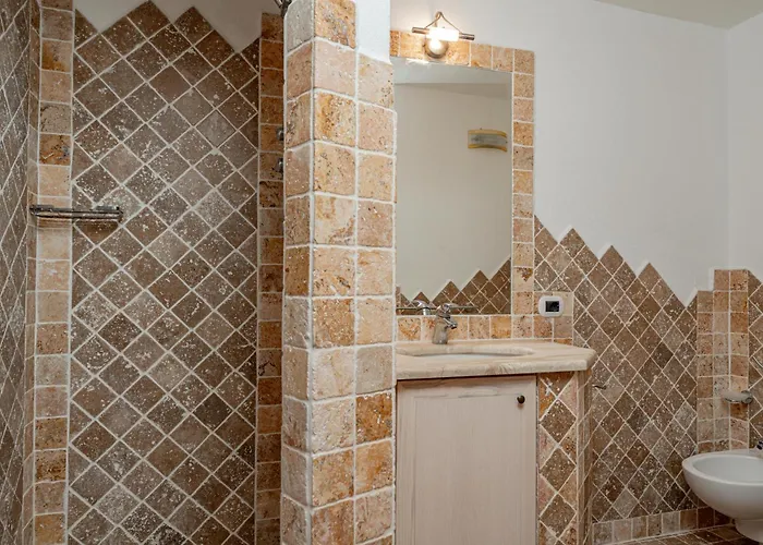 Poltu Quatu - Casa Di Charme Con Vista Darsena E Patio Privato